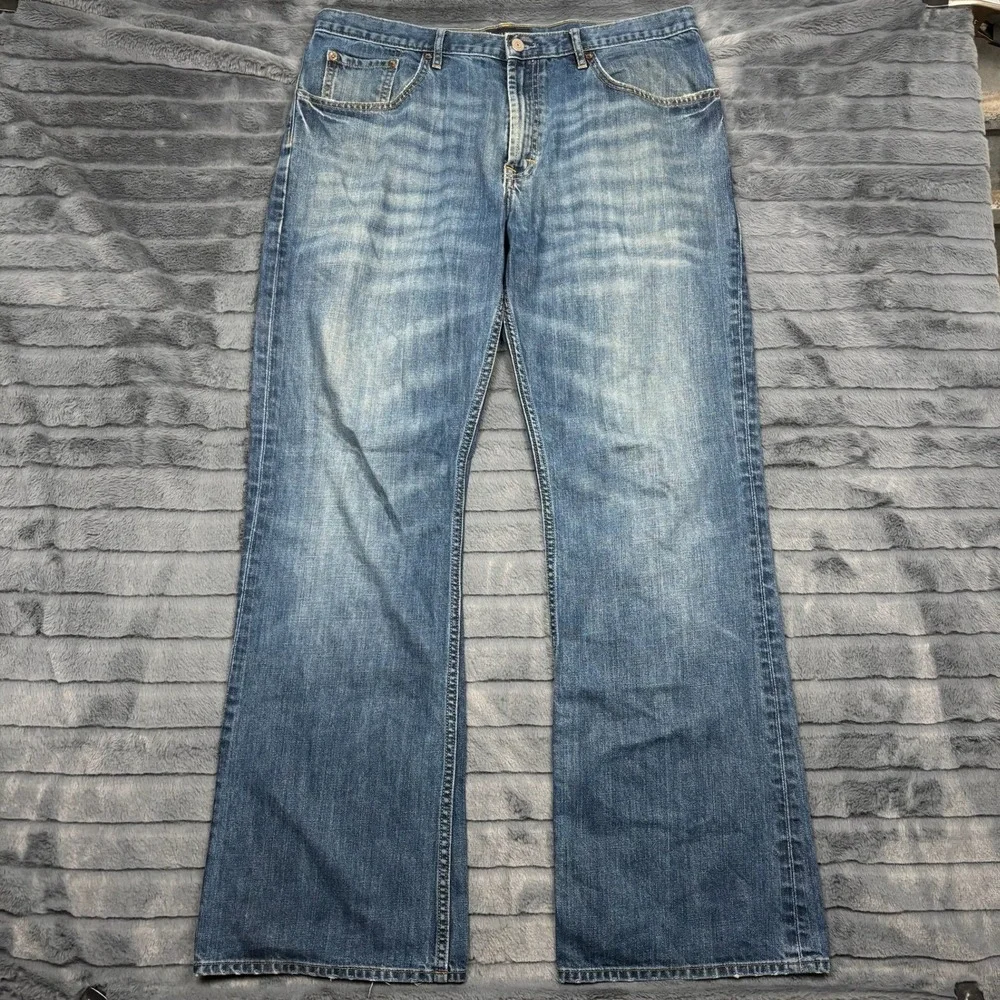 Banana Republic Mens Bootcut Jeans Medium Wash Blue Denim 36x34 Measures 36x31.5